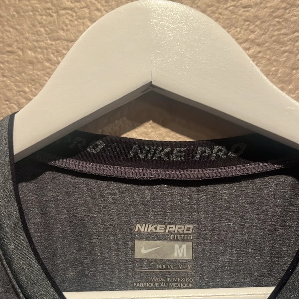 Nike Pro Women’s Fitted V Neck T Shirt Size Medium Gray